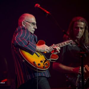 Larry Carlton